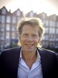 Dirk van Weelden treedt op in café Tabac