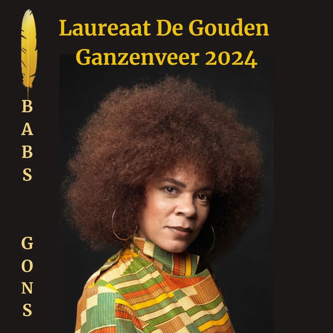Babs Gons ontvangt dit jaar de Gouden Ganzenveer! Zij is veelzijdig Nederlandse schrijver, dichter, spoken word performer en host. Voorzitter Jet Bussemaker maakte de laureaat vandaag bekend in het programma De Taalstaat op NPO Radio 1.

Babs Gons ontvangt de prijs voor haar jarenlange inzet om de wereld van spoken word-poëzie in Nederland te laten groeien en onder een breed publiek onder de aandacht te brengen.